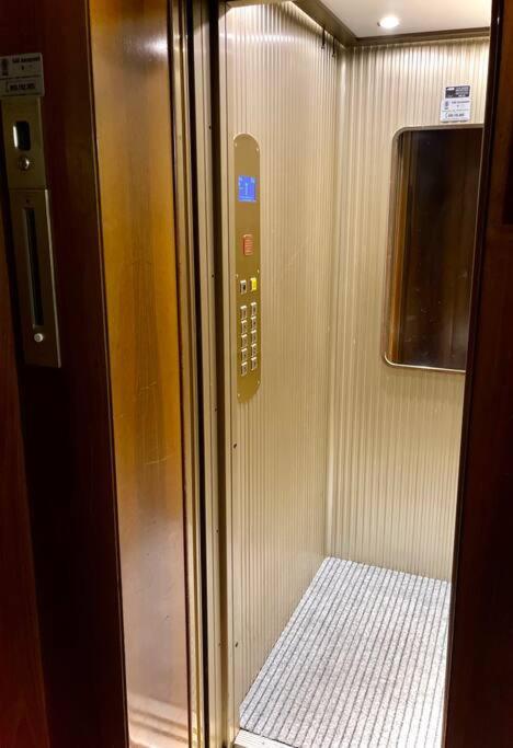 Luxury 1 Bedroom Apartment, Close To San Siro, Fiera And 10 Min Metro To Duomo Milan Exterior photo
