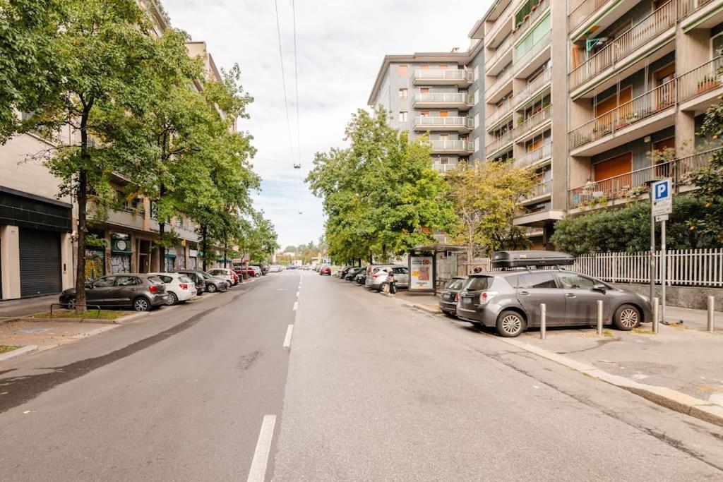 Luxury 1 Bedroom Apartment, Close To San Siro, Fiera And 10 Min Metro To Duomo Milan Exterior photo
